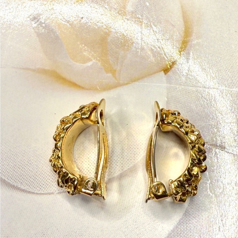 NINA RICCI Gold Clip on Earring - Picture 3 of 8
